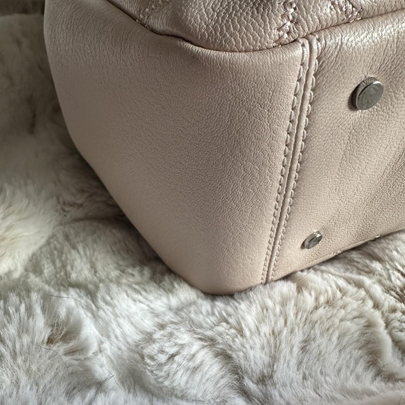 Elegant Quilted Pink Handbag - Picture 3 of 6